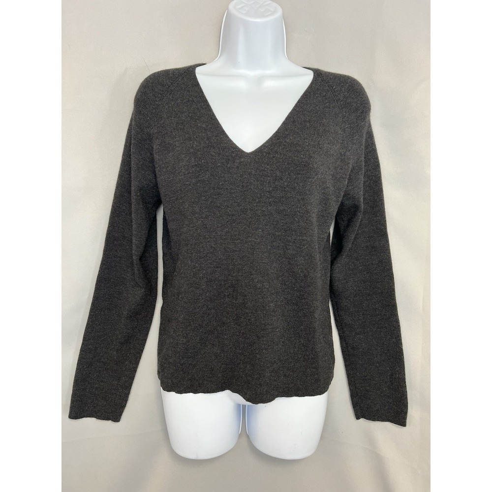 Banana Republic Women's Large Black 100% Merino Wool V Neck Sweater Pullover.